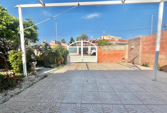 Wiederverkauf - Villa - Orihuela Costa - Los Almendros-la Florida