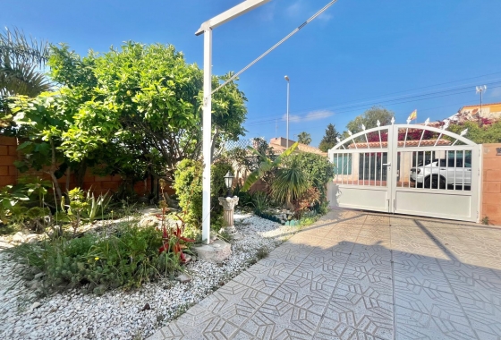 Wiederverkauf - Villa - Orihuela Costa - Los Almendros-la Florida