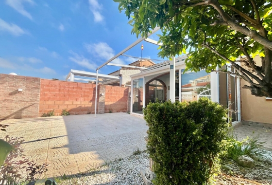 Wiederverkauf - Villa - Orihuela Costa - Los Almendros-la Florida