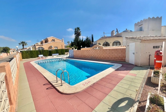 Wiederverkauf - Villa - Orihuela Costa - Los Almendros-la Florida