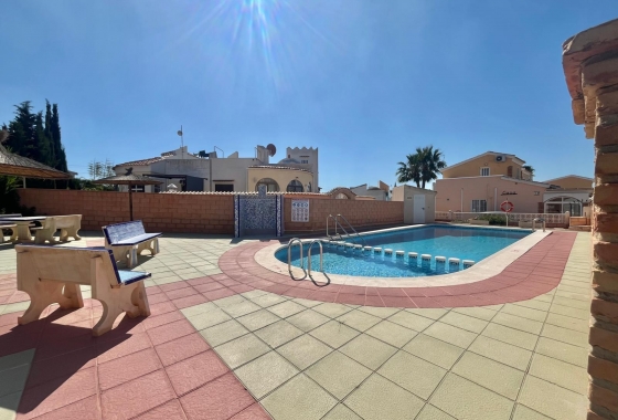 Wiederverkauf - Villa - Orihuela Costa - Los Almendros-la Florida