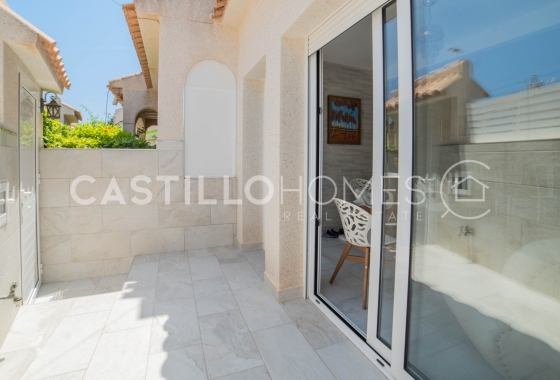 Reventa - Adosado - Torrevieja - Urb. Rosaleda