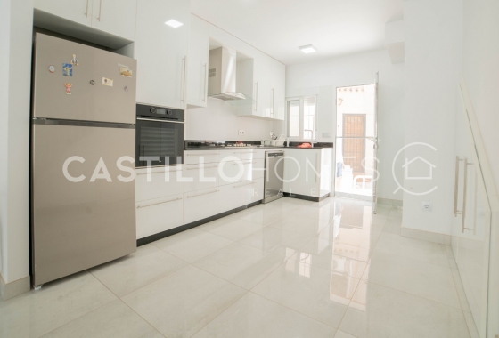 Reventa - Adosado - Torrevieja - Urb. Rosaleda