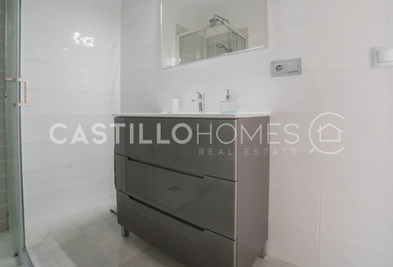 Reventa - Adosado - Torrevieja - Urb. Rosaleda