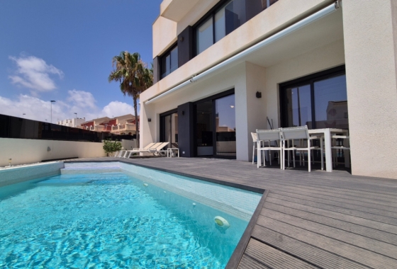 Resale - Villa - Torrevieja - Costa Blanca
