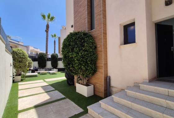 Resale - Villa - Torrevieja - Costa Blanca