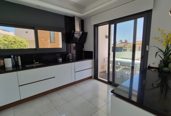 Resale - Villa - Torrevieja - Costa Blanca