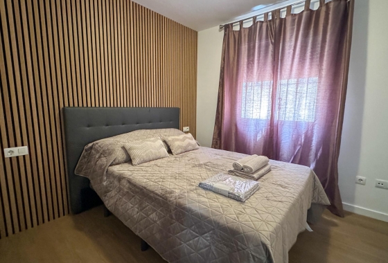 Resale - Townhouse - San Miguel de Salinas - Las Filipinas