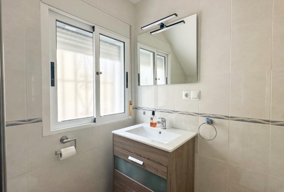 Resale - Townhouse - San Miguel de Salinas - Las Filipinas