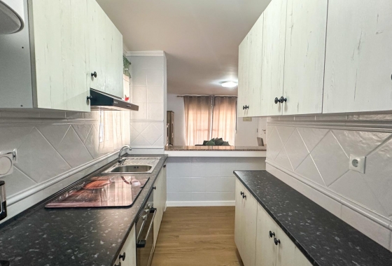 Resale - Townhouse - San Miguel de Salinas - Las Filipinas