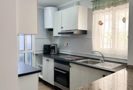 Resale - Townhouse - San Miguel de Salinas - Las Filipinas