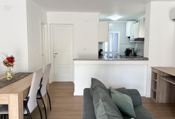 Resale - Townhouse - San Miguel de Salinas - Las Filipinas