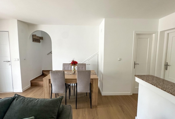 Resale - Townhouse - San Miguel de Salinas - Las Filipinas