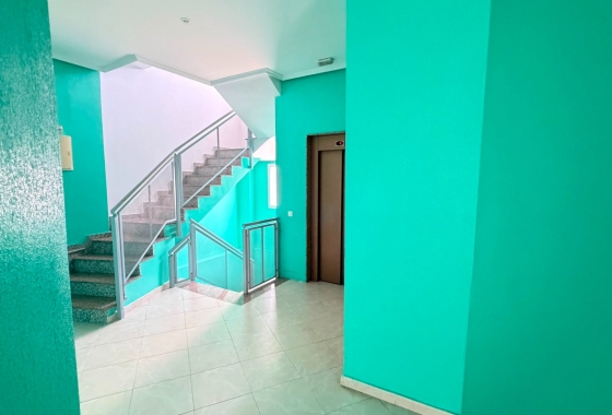 Reventa - Apartamento / piso - Los Montesinos