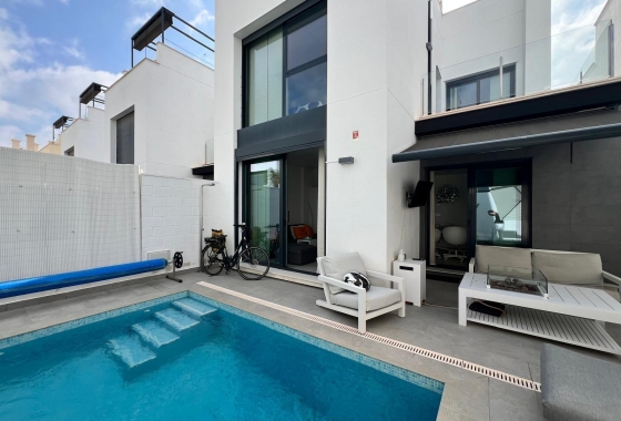 Resale - Villa - Orihuela Costa - Villamartín-las Filipinas