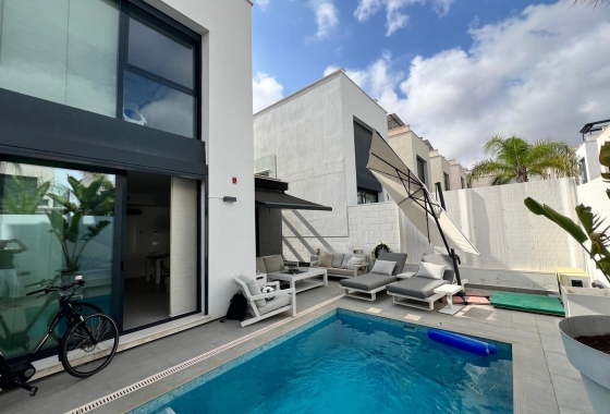 Resale - Villa - Orihuela Costa - Villamartín-las Filipinas