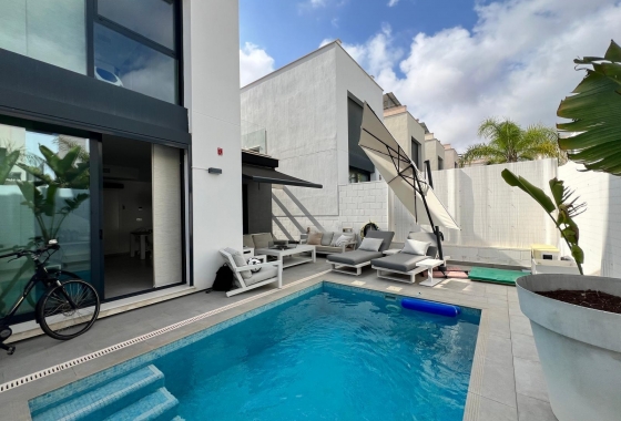 Resale - Villa - Orihuela Costa - Villamartín-las Filipinas
