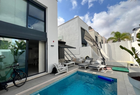 Resale - Villa - Orihuela Costa - Villamartín-las Filipinas