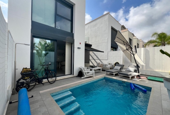 Resale - Villa - Orihuela Costa - Villamartín-las Filipinas