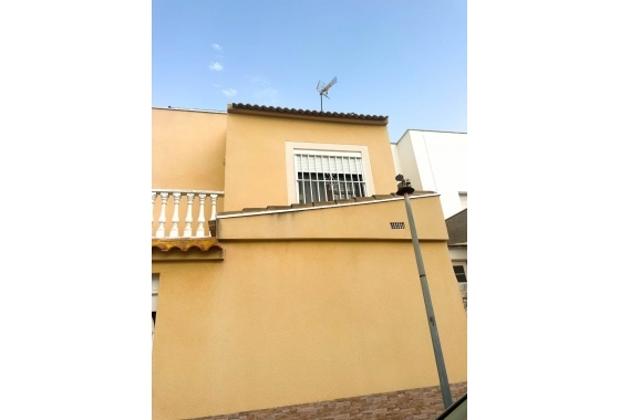 Resale - Bungalow - Torrevieja - Urb. Rosaleda