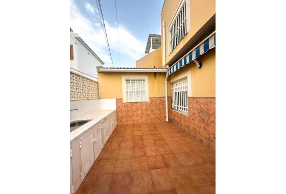 Resale - Bungalow - Torrevieja - Urb. Rosaleda
