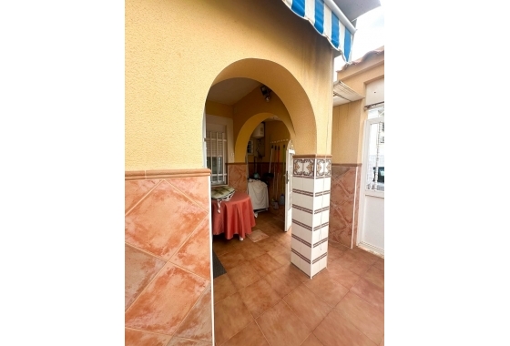 Resale - Bungalow - Torrevieja - Urb. Rosaleda