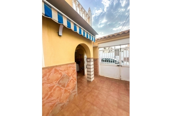 Resale - Bungalow - Torrevieja - Urb. Rosaleda