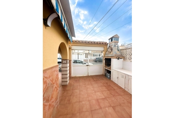 Resale - Bungalow - Torrevieja - Urb. Rosaleda
