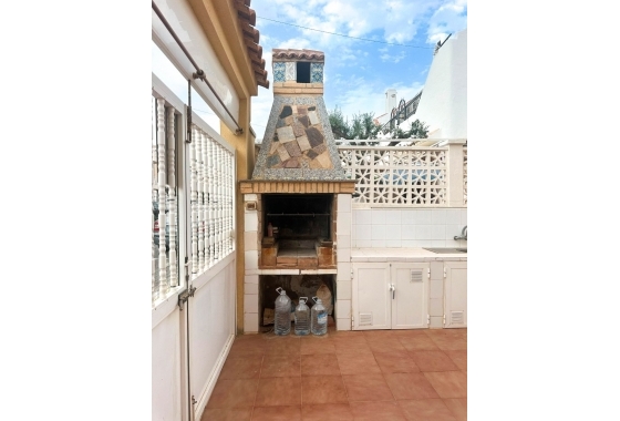 Resale - Bungalow - Torrevieja - Urb. Rosaleda