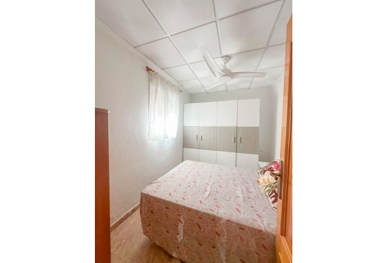 Resale - Bungalow - Torrevieja - Urb. Rosaleda