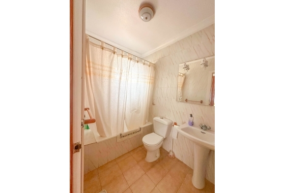Resale - Bungalow - Torrevieja - Urb. Rosaleda