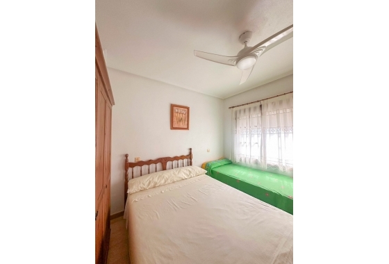 Resale - Bungalow - Torrevieja - Urb. Rosaleda