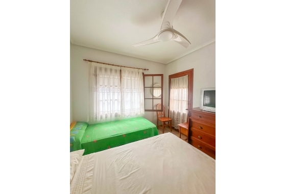 Resale - Bungalow - Torrevieja - Urb. Rosaleda