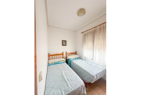 Resale - Bungalow - Torrevieja - Urb. Rosaleda