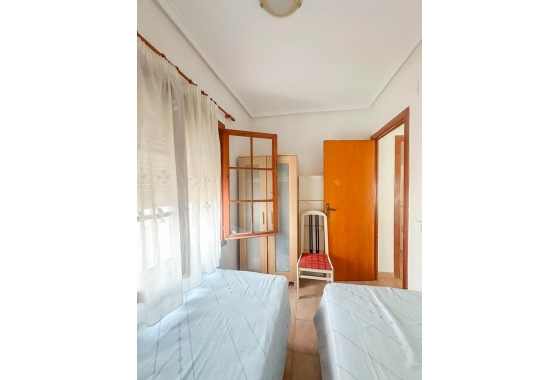 Resale - Bungalow - Torrevieja - Urb. Rosaleda