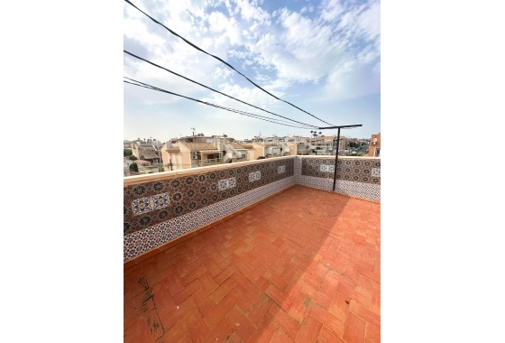 Resale - Bungalow - Torrevieja - Urb. Rosaleda