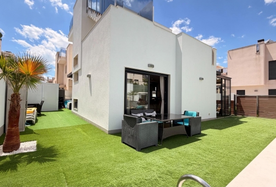Återförsäljning - Villa - Torrevieja - aguas nuevas