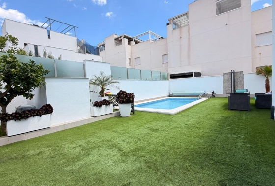 Återförsäljning - Villa - Torrevieja - aguas nuevas