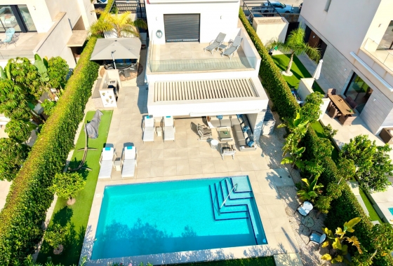 Resale - Villa - Los Montesinos - La Herrada