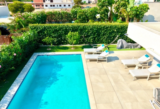 Resale - Villa - Los Montesinos - La Herrada