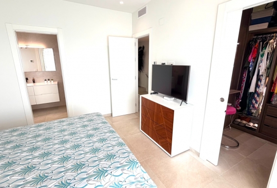 Resale - Villa - Los Montesinos - La Herrada
