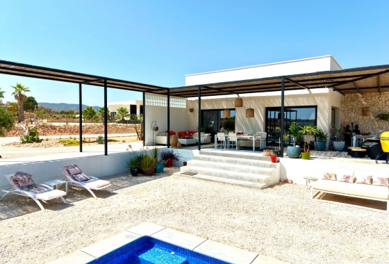 Resale - Villa - Pinoso - Inland