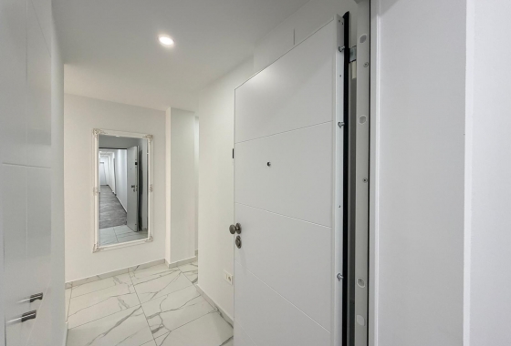 Resale - Apartment / flat - Torrevieja - Estacion De Autobuses
