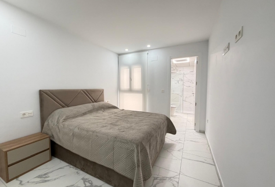 Resale - Apartment / flat - Torrevieja - Estacion De Autobuses
