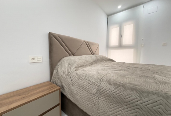 Resale - Apartment / flat - Torrevieja - Estacion De Autobuses