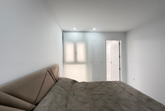 Resale - Apartment / flat - Torrevieja - Estacion De Autobuses