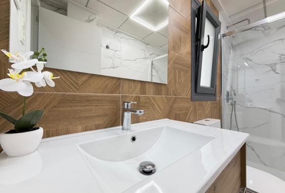 Resale - Apartment / flat - Torrevieja - Estacion De Autobuses