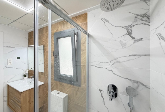 Resale - Apartment / flat - Torrevieja - Estacion De Autobuses