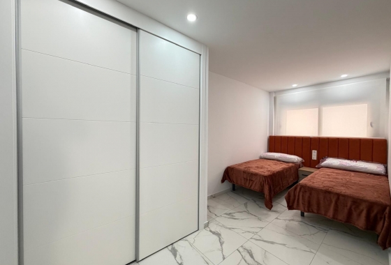 Resale - Apartment / flat - Torrevieja - Estacion De Autobuses