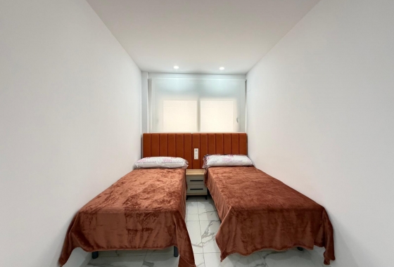 Resale - Apartment / flat - Torrevieja - Estacion De Autobuses